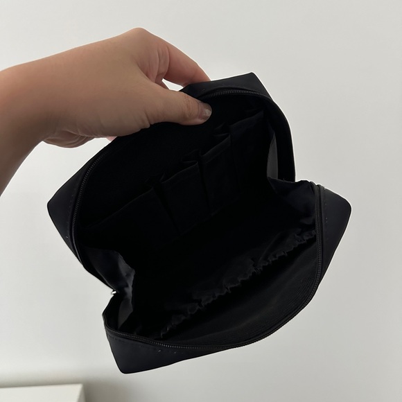 TikTok trendy cosmetic makeup bag excellent condition - Picture 4 of 5